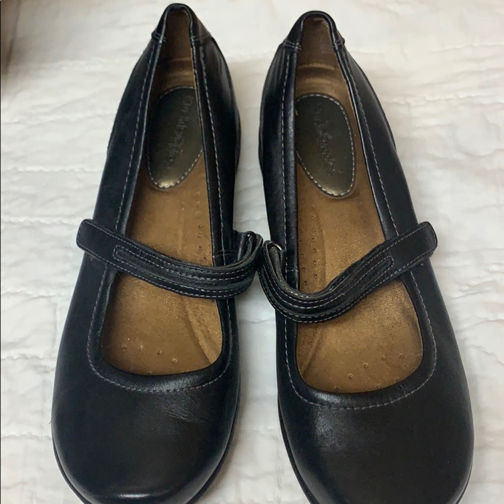 Black hush puppies women’s shoe